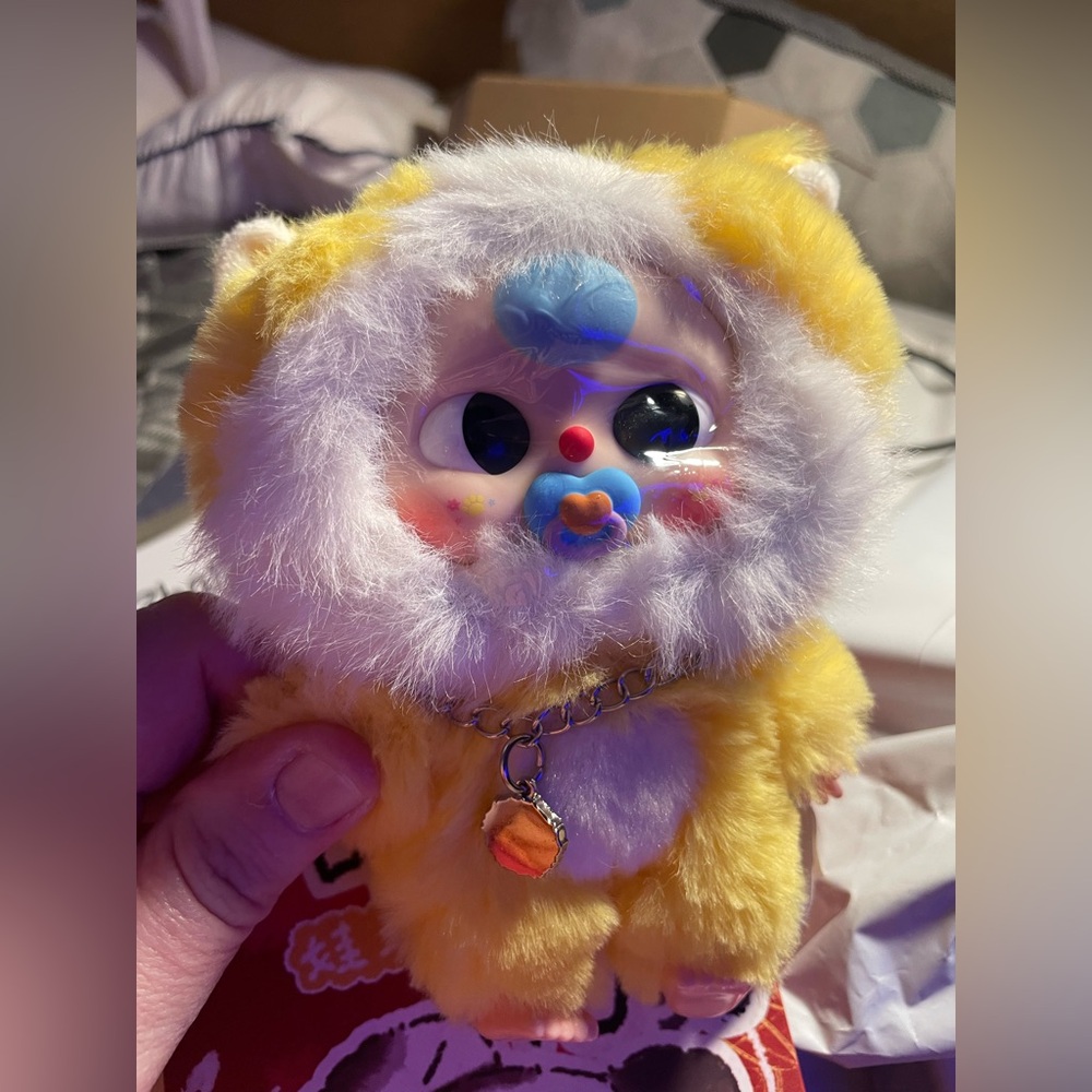 Authentic Labubu RARE with PACIFIER - Picture 2 of 4